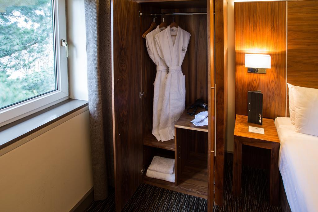 Mondo Hotel Котбрідж Екстер'єр фото